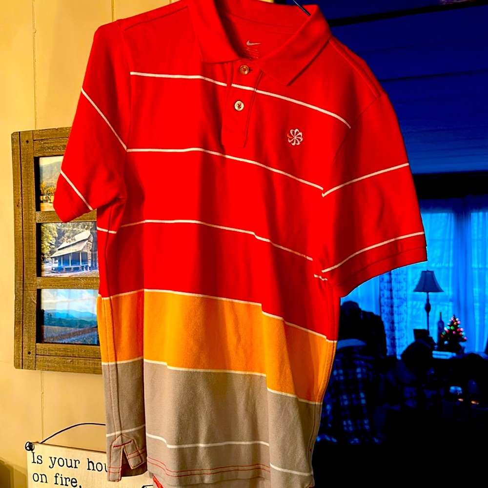 NIKE Size Medium Mens Polo.